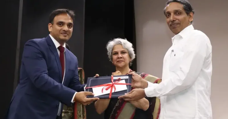 एक DM जो डॉक्टर भी है...