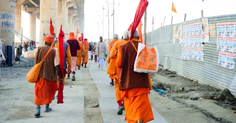 कोरोना आपदा से क्या धार्मिक आस्था बचा सकती है?
