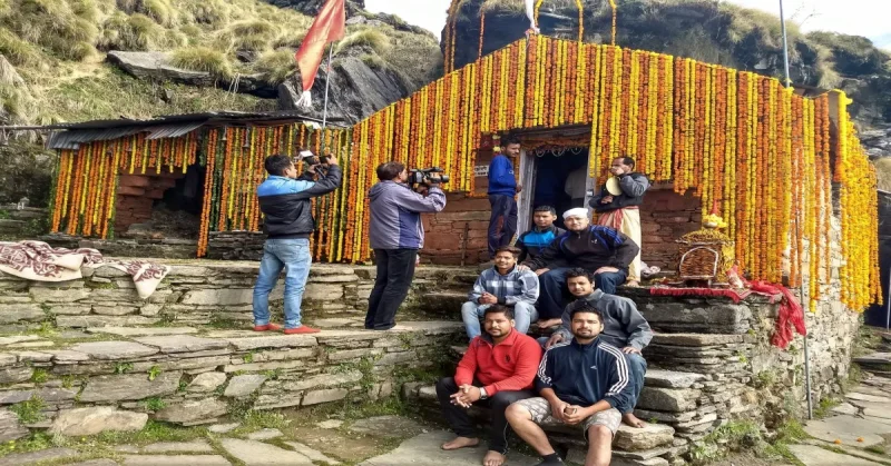 उत्तराखंड के चमोली में स्थित रुद्रनाथ महादेव मंदिर