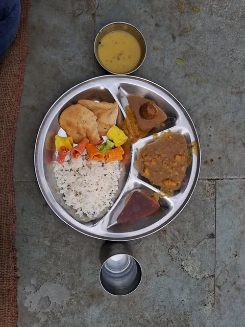 Vegetarian thali in Uttar Pradesh